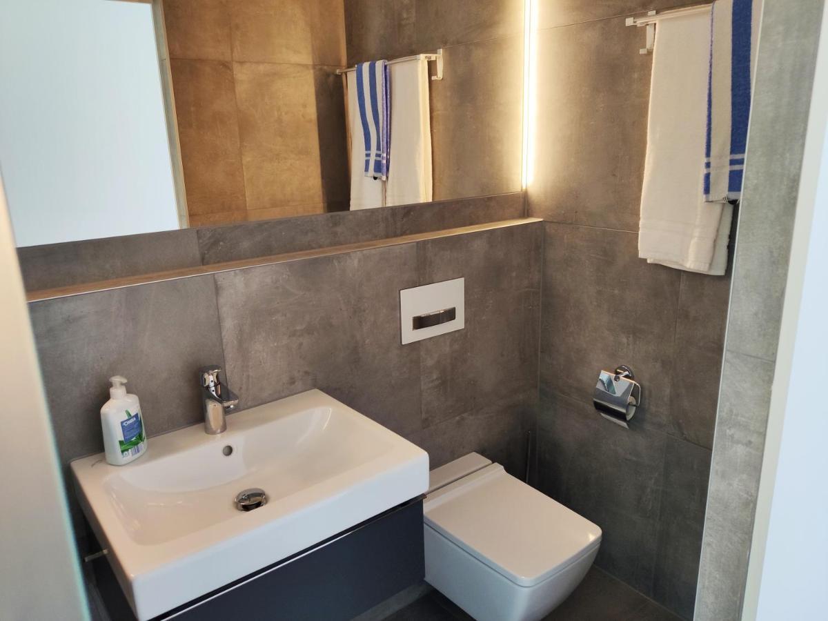 Modern Ausgebauter Ueberseecontainer Als Tiny House Вертгайм Екстер'єр фото